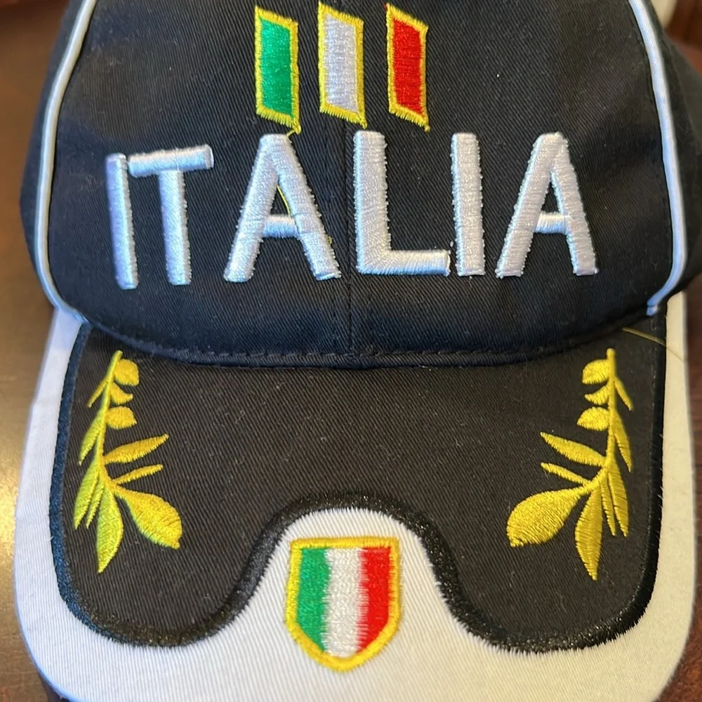 Cap Men’s Italia Design Black&White embroidered adjustable back